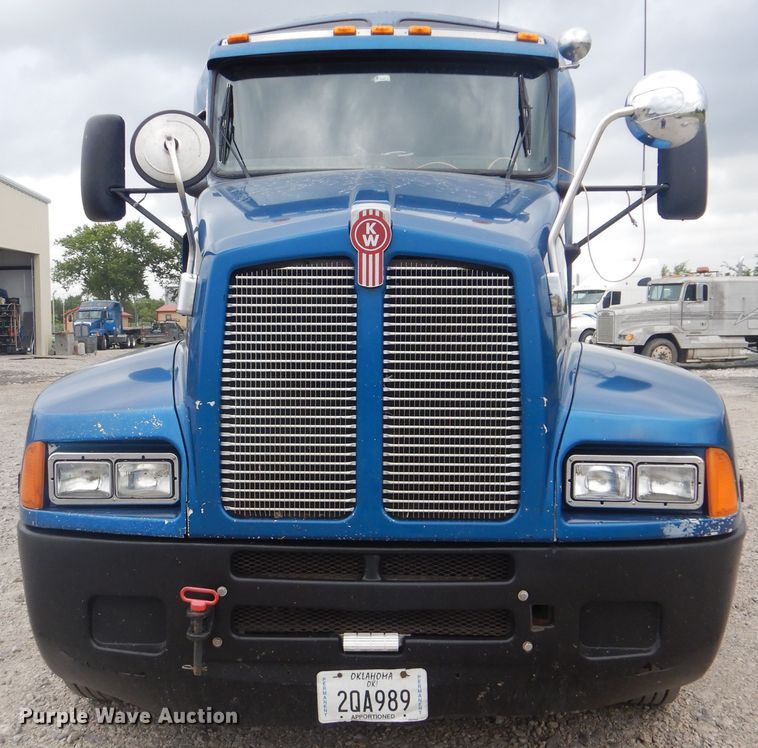 image for item DG8677 2006 Kenworth T600  semi truck