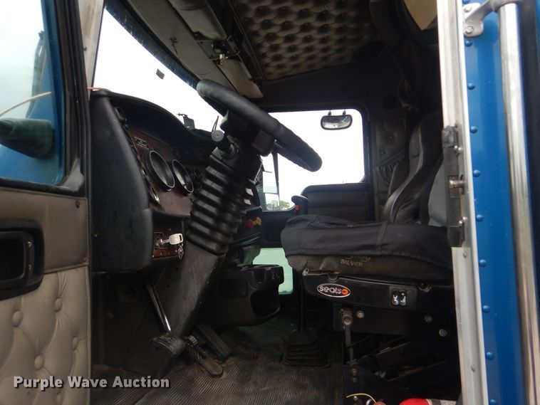 image for item DG8677 2006 Kenworth T600  semi truck