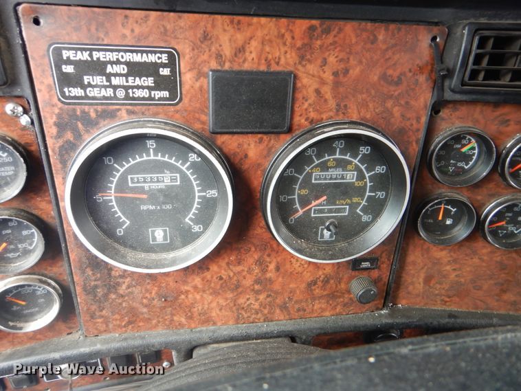 image for item DG8677 2006 Kenworth T600  semi truck