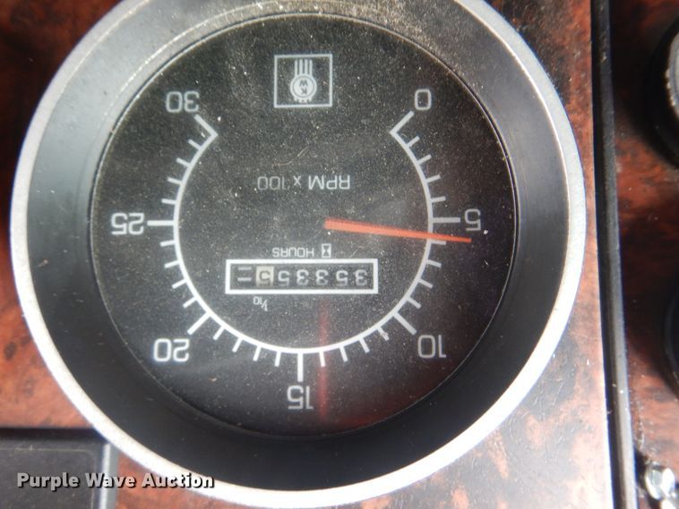 image for item DG8677 2006 Kenworth T600  semi truck