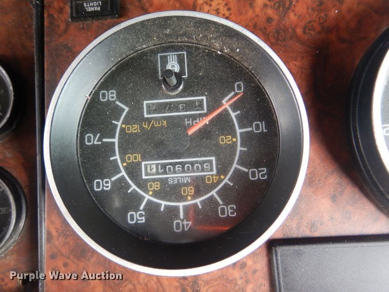 image for item DG8677 2006 Kenworth T600  semi truck