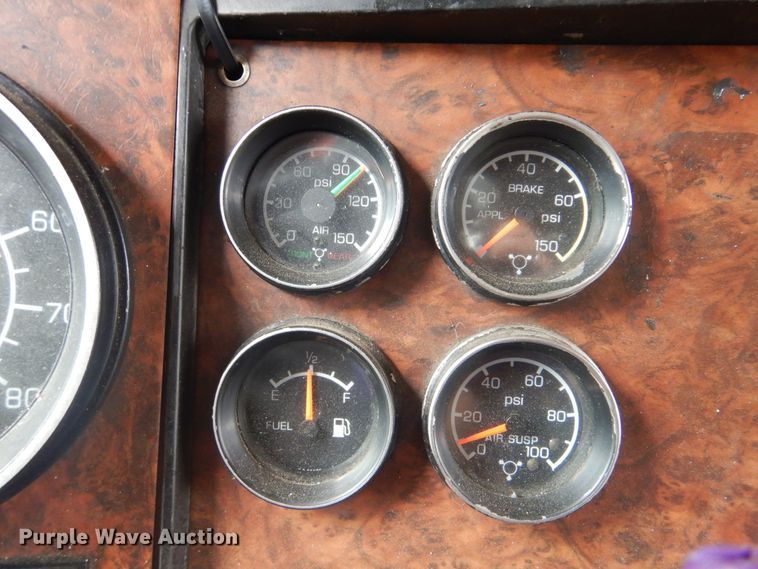 image for item DG8677 2006 Kenworth T600  semi truck