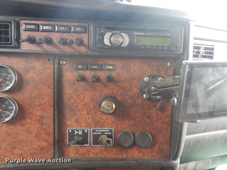 image for item DG8677 2006 Kenworth T600  semi truck