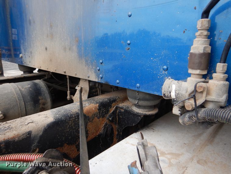 image for item DG8677 2006 Kenworth T600  semi truck