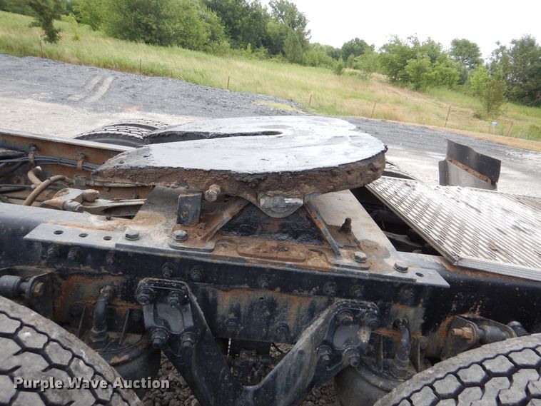 image for item DG8677 2006 Kenworth T600  semi truck