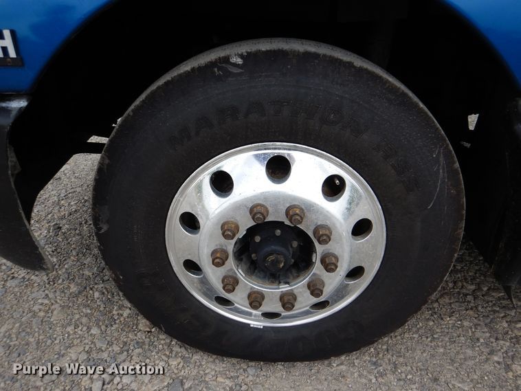 image for item DG8677 2006 Kenworth T600  semi truck