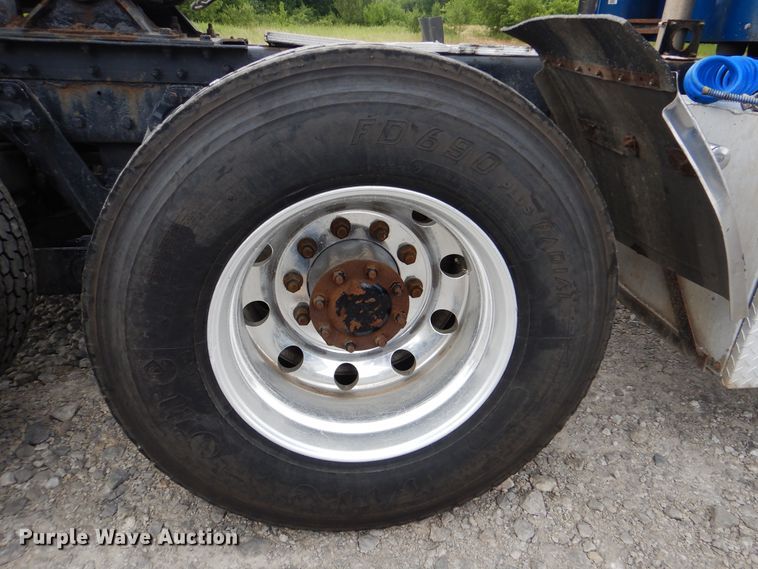 image for item DG8677 2006 Kenworth T600  semi truck