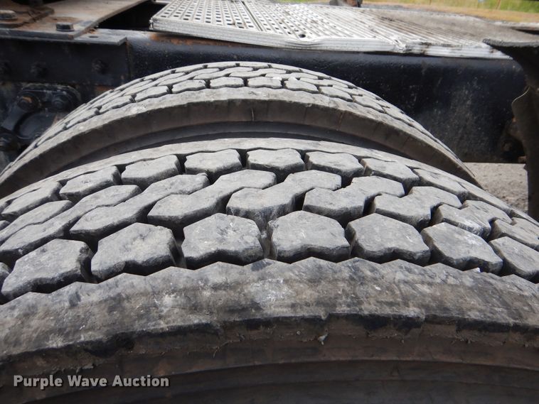 image for item DG8677 2006 Kenworth T600  semi truck