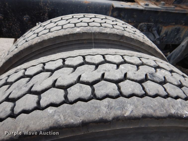 image for item DG8677 2006 Kenworth T600  semi truck