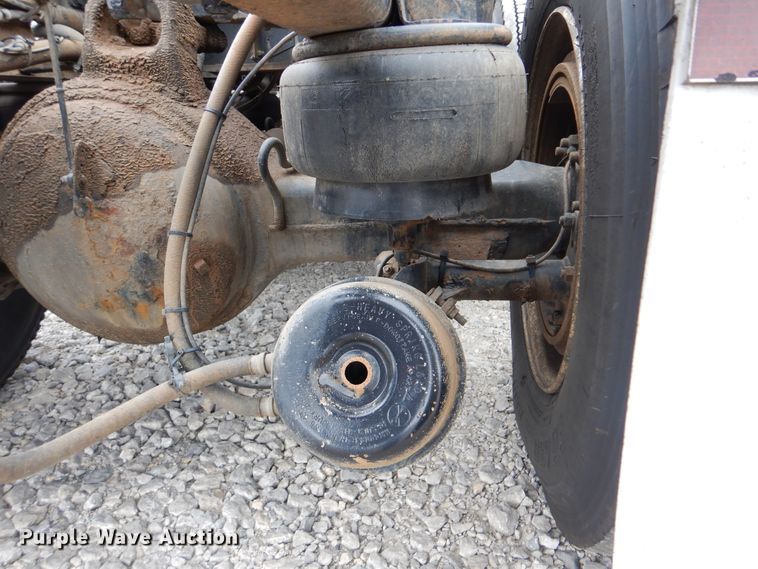 image for item DG8677 2006 Kenworth T600  semi truck