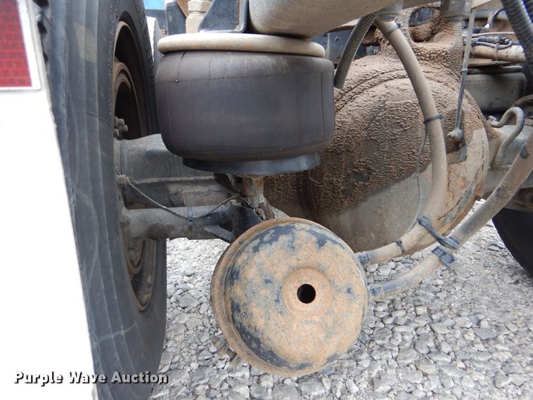 image for item DG8677 2006 Kenworth T600  semi truck