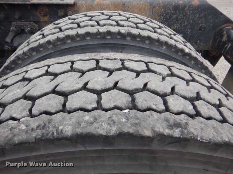 image for item DG8677 2006 Kenworth T600  semi truck