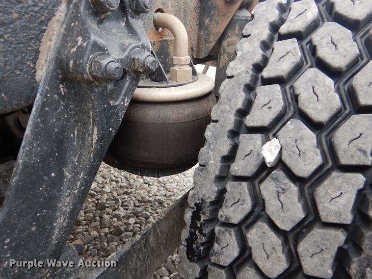 image for item DG8677 2006 Kenworth T600  semi truck