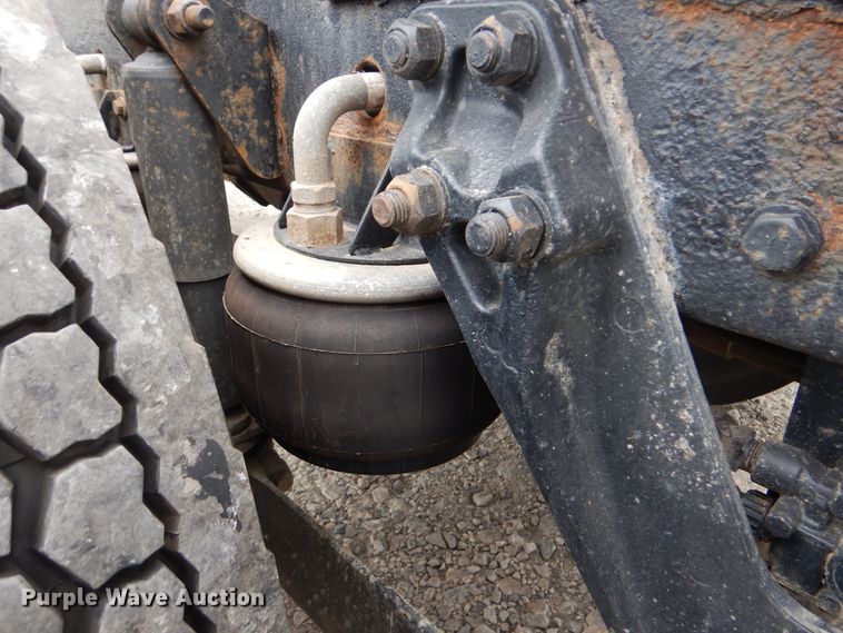 image for item DG8677 2006 Kenworth T600  semi truck