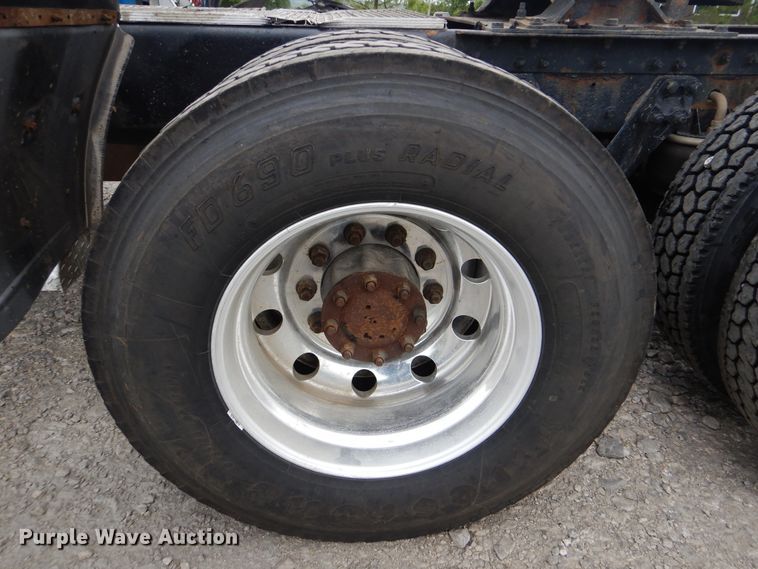 image for item DG8677 2006 Kenworth T600  semi truck