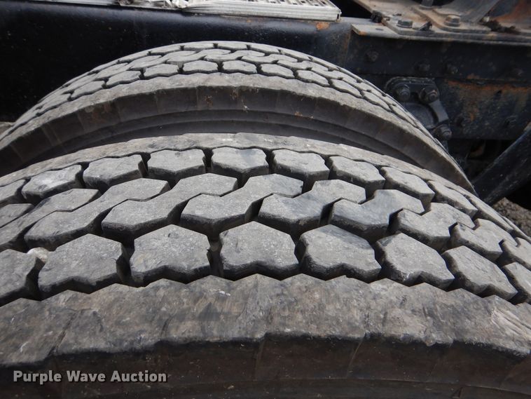 image for item DG8677 2006 Kenworth T600  semi truck