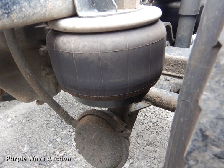 image for item DG8677 2006 Kenworth T600  semi truck