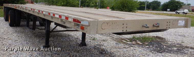 image for item DG8678 2000 Wilson CF900 flatbed trailer