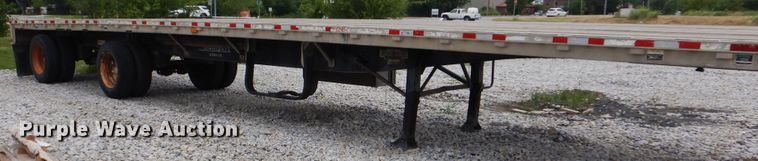 image for item DG8678 2000 Wilson CF900 flatbed trailer