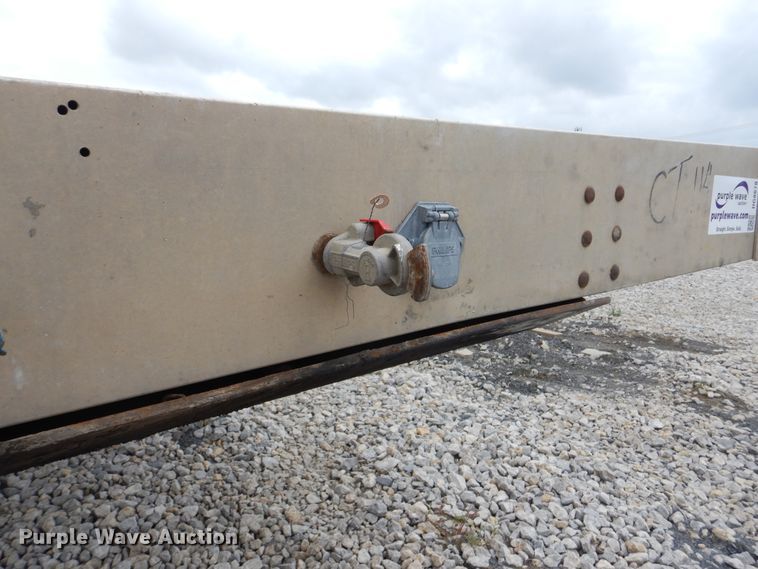 image for item DG8678 2000 Wilson CF900 flatbed trailer