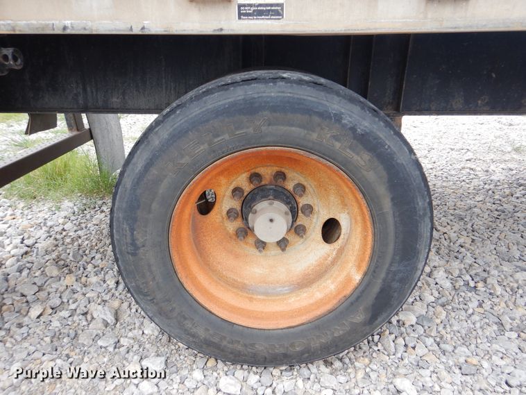 image for item DG8678 2000 Wilson CF900 flatbed trailer