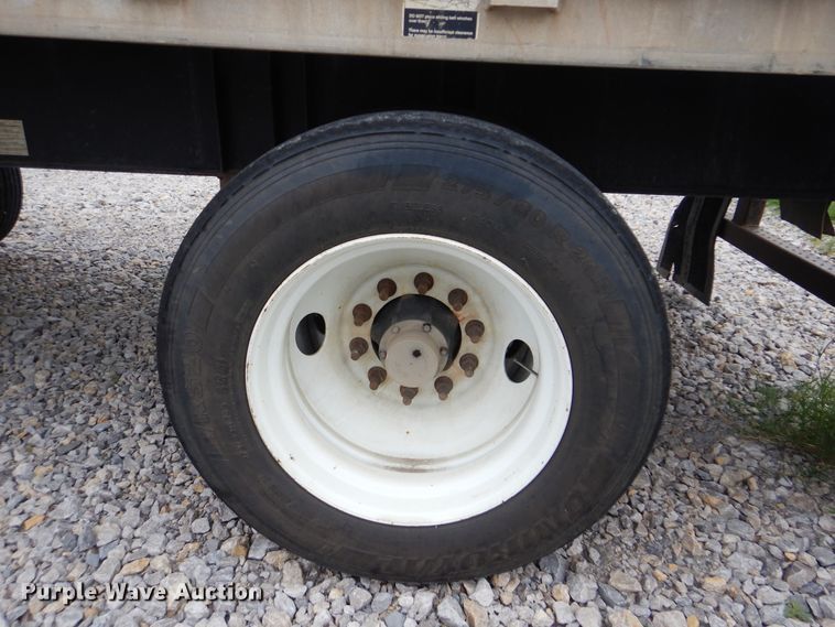 image for item DG8678 2000 Wilson CF900 flatbed trailer