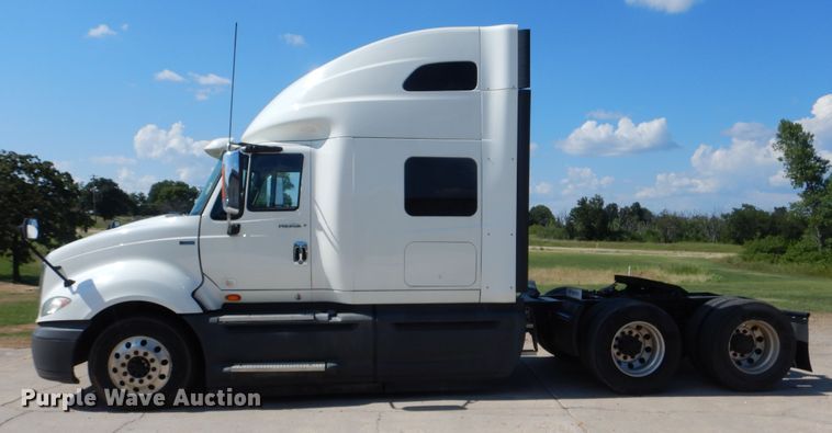 image for item DG8740 2014 International ProStar  semi truck