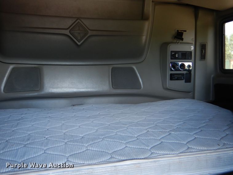 image for item DG8740 2014 International ProStar  semi truck