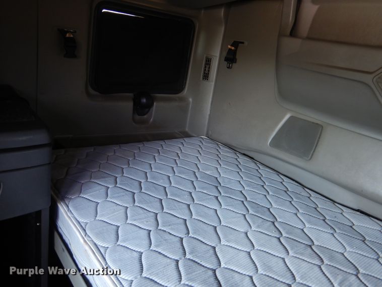 image for item DG8740 2014 International ProStar  semi truck