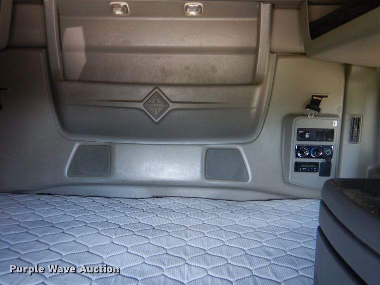 image for item DG8740 2014 International ProStar  semi truck