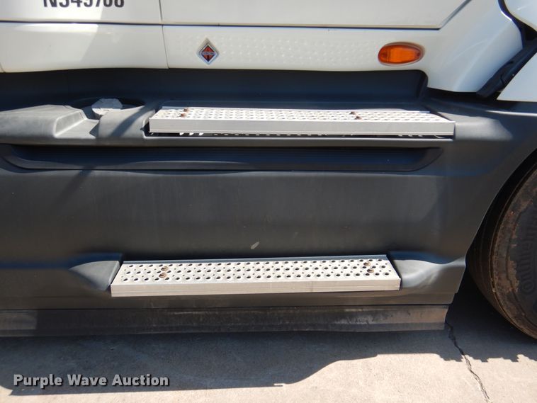 image for item DG8740 2014 International ProStar  semi truck