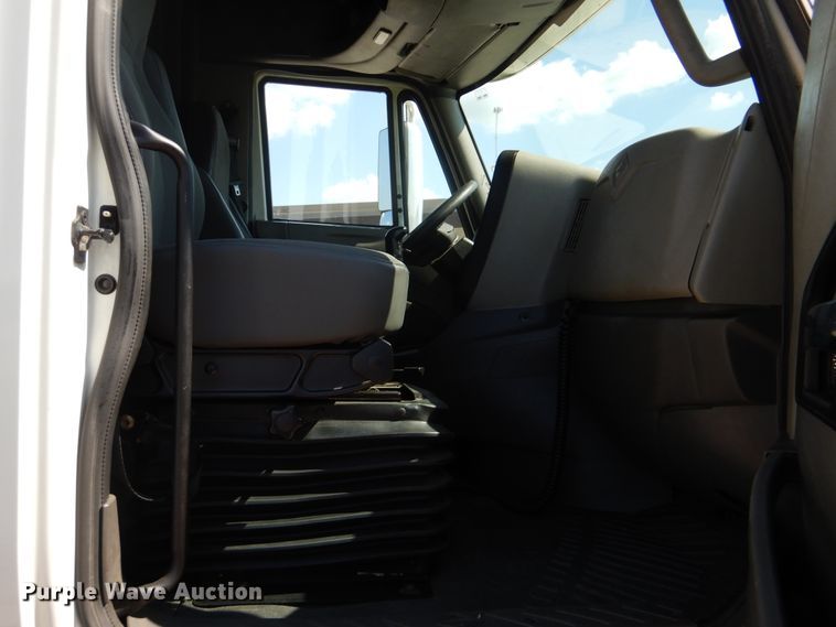 image for item DG8740 2014 International ProStar  semi truck