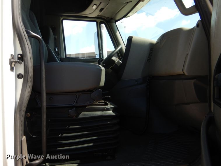 image for item DG8740 2014 International ProStar  semi truck