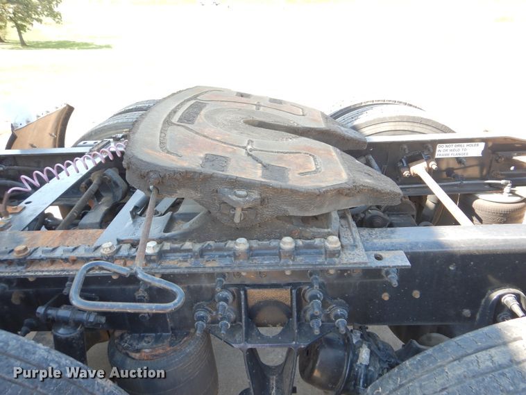 image for item DG8740 2014 International ProStar  semi truck