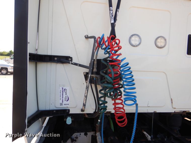 image for item DG8740 2014 International ProStar  semi truck