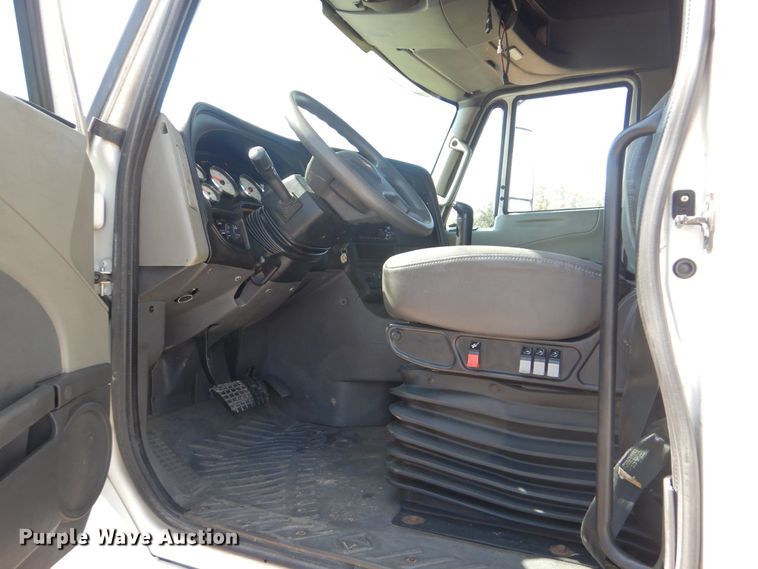 image for item DG8741 2014 International ProStar  semi truck