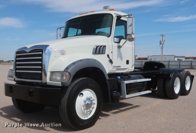 image for item DH0931 2012 Mack GU713  semi truck