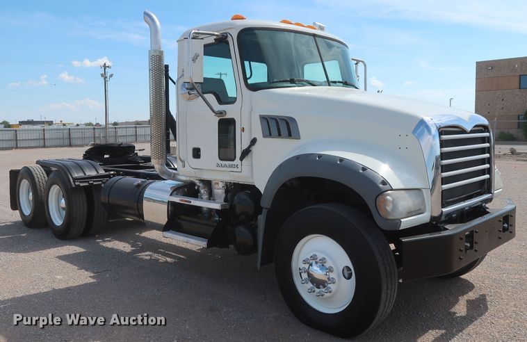 image for item DH0931 2012 Mack GU713  semi truck