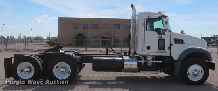 image for item DH0931 2012 Mack GU713  semi truck