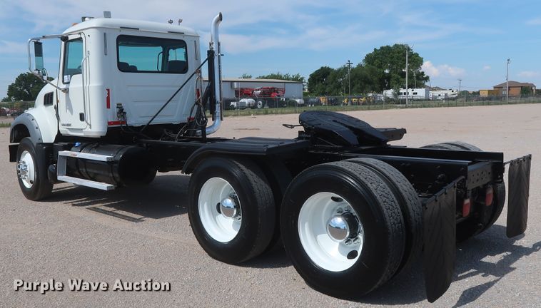 image for item DH0931 2012 Mack GU713  semi truck