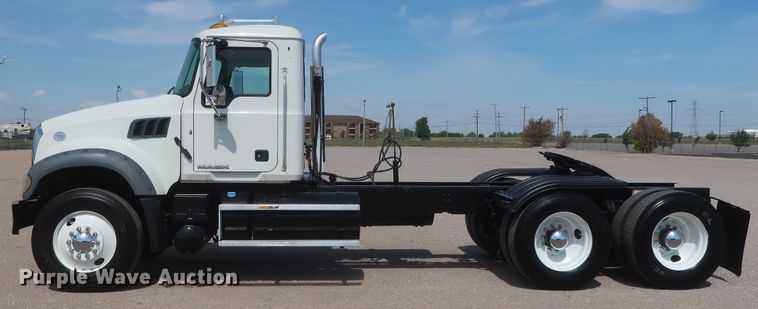 image for item DH0931 2012 Mack GU713  semi truck