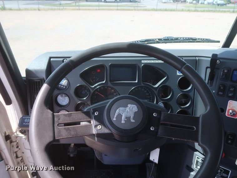 image for item DH0931 2012 Mack GU713  semi truck