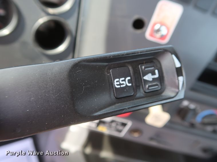 image for item DH0931 2012 Mack GU713  semi truck