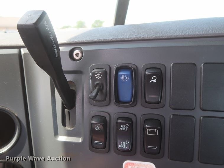 image for item DH0931 2012 Mack GU713  semi truck