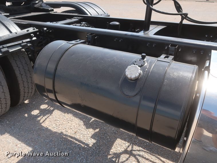 image for item DH0931 2012 Mack GU713  semi truck