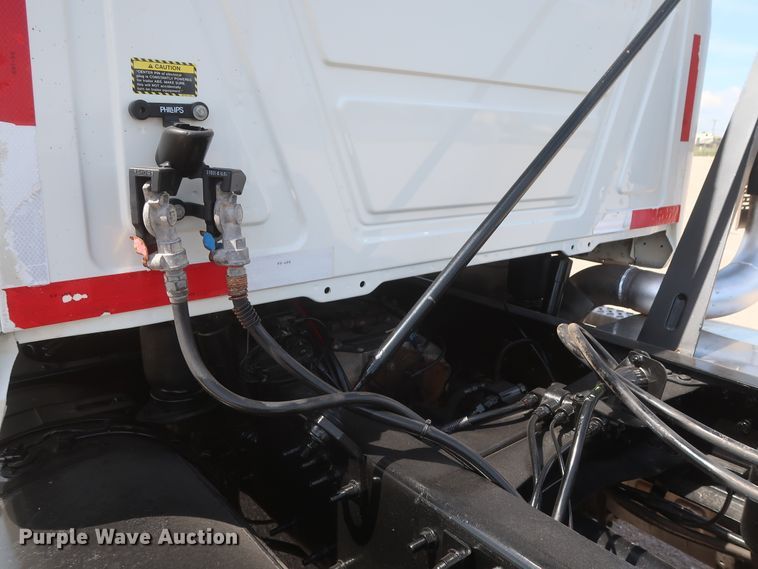 image for item DH0931 2012 Mack GU713  semi truck