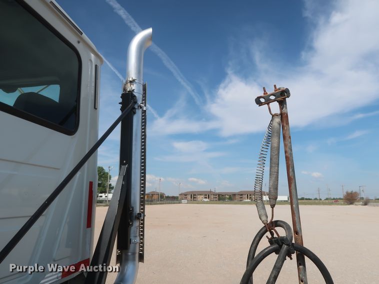 image for item DH0931 2012 Mack GU713  semi truck