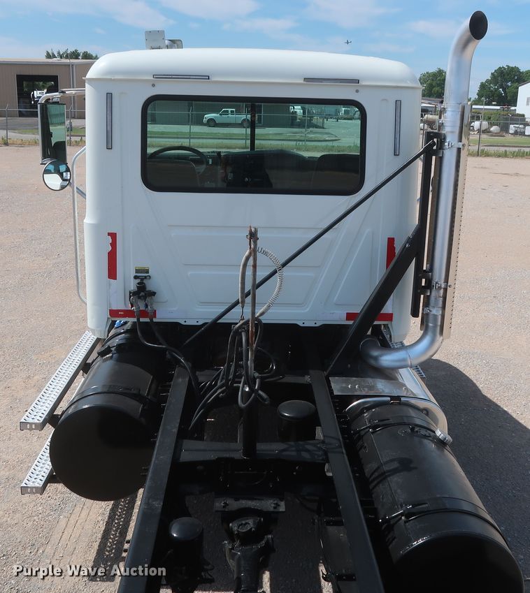 image for item DH0931 2012 Mack GU713  semi truck