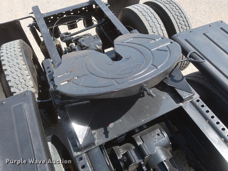 image for item DH0931 2012 Mack GU713  semi truck