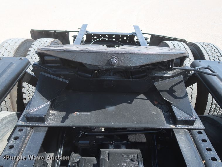 image for item DH0931 2012 Mack GU713  semi truck